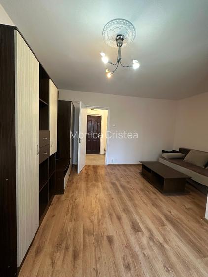 Proprietar Garsoniera Metrou Titan - 2