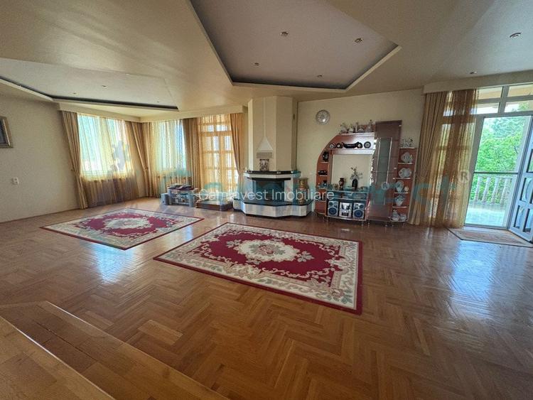 Vila cu 13 camere si 3000 mp de teren in Sanmartin, Bihor - 2