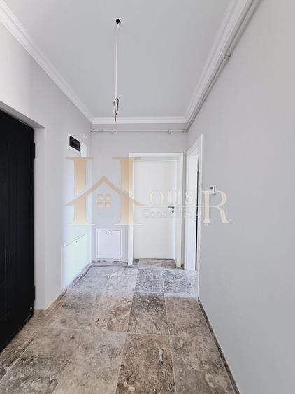 BLOC FINALIZAT TIP VILA. STRADA ASFALTATA. GRADINA PRIVATA.
