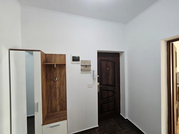 Apartament 2 camere, decomandat, parter, curte și 2 locuri parcare, Dumbrăvița