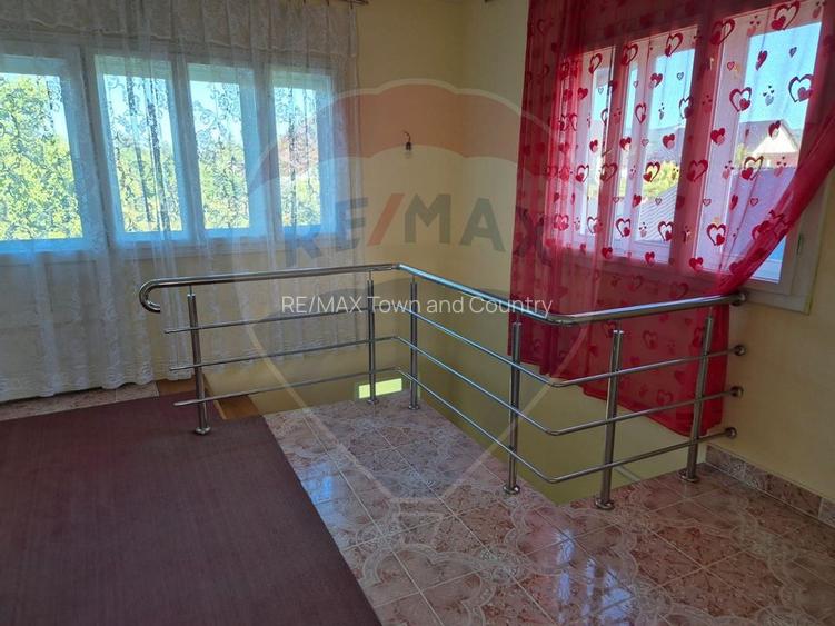 Casă / Vilă cu 6 camere de vânzare - 8