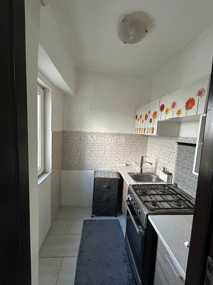 Vând garsonieră pe aleea Pelicanului, 23 mp, et 3/4 - 3