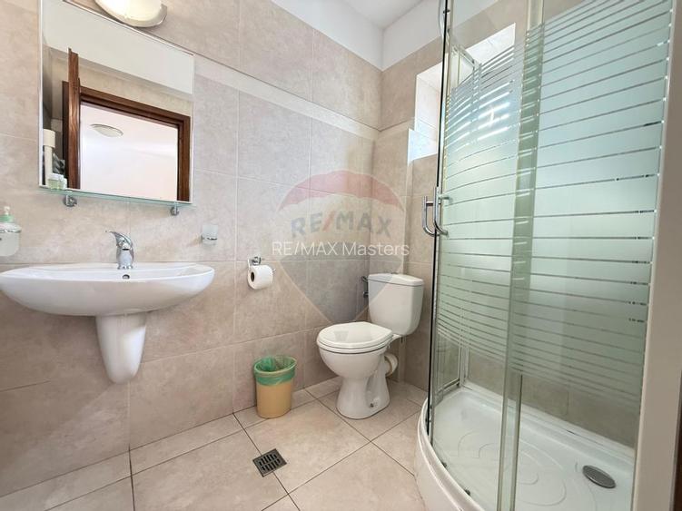 Pensiune cu 14 camere de vânzare Bucovina lângă pârtia Pojorata Malini - 9