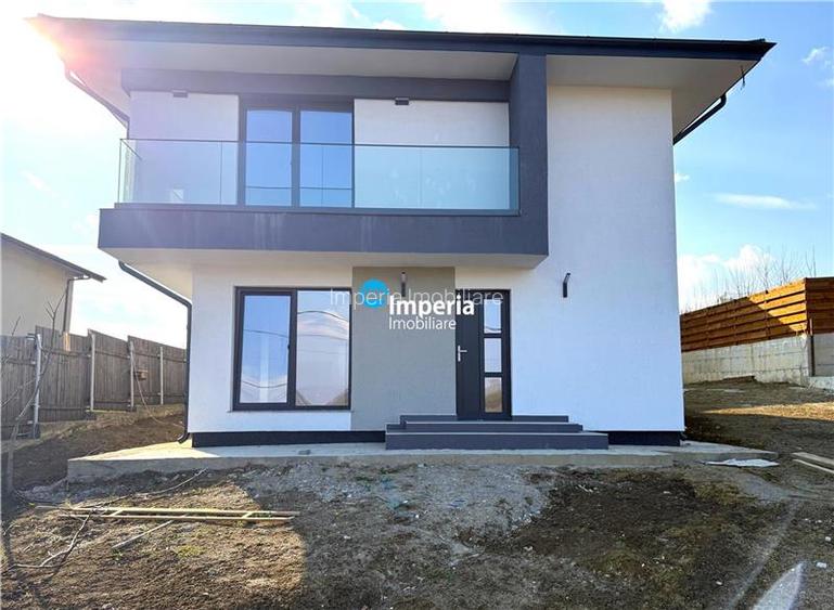 Vila moderna de vanzare – Hlincea, zona Stejar (str. Cortez)Vila dispune de 4 ca - 10