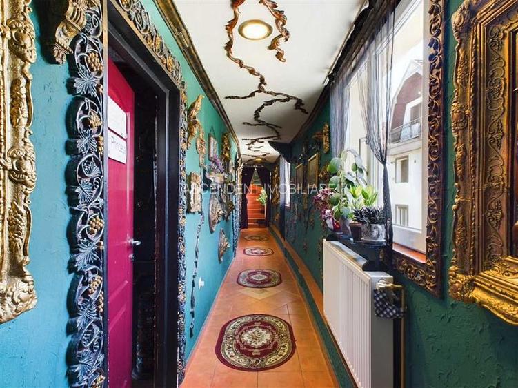 Resedinta impresionanta, vedere panoramica, Centru Istoric --  Drumul Poienii, B - 8