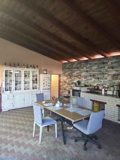 Casă spațioasă 160 mp, 4 dormitoare, subsol, anexe, foișor și teren 202 mp - 6