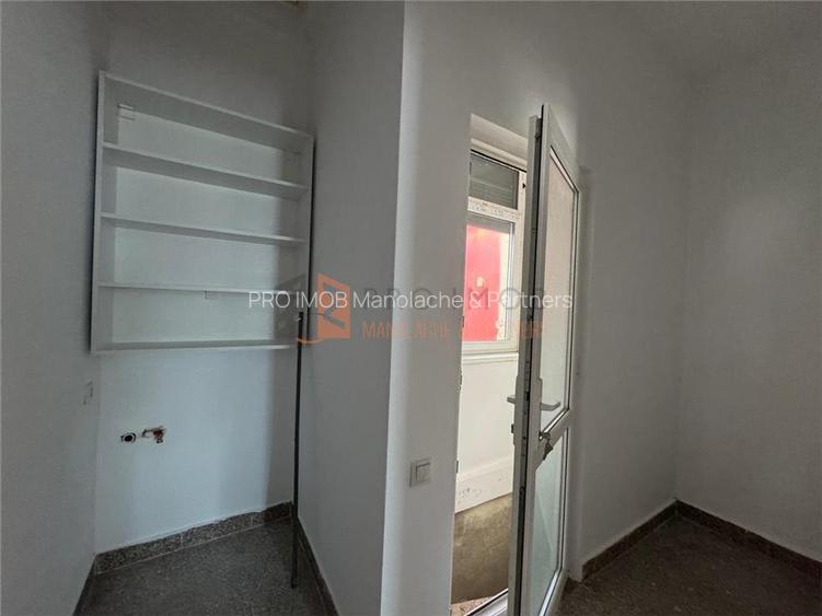 Casa sau Spatiu comercial  in zona magazinelor satesti - 9