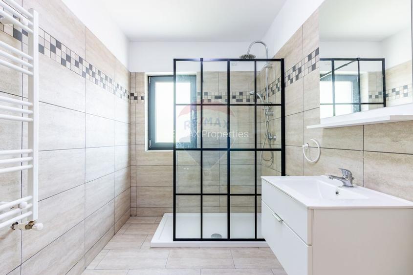 Casă / Vilă in Corbeanca,  toate utilitatile, strada principala - 13