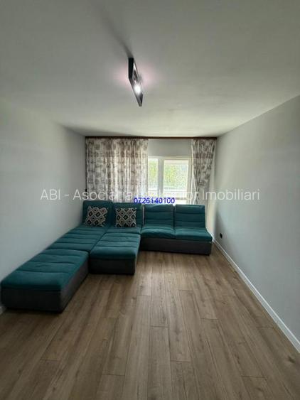 Delfinariu, ap 4 camere, decomandat, et.3 - 11