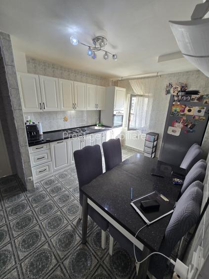 Apartament de vânzare 3 camere - 8