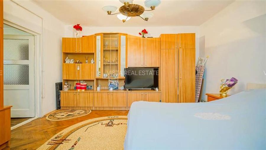 Casa spatioasa, ideala pentru 2 familii sau investitie. 2 corpuri de cladire, ga - 11