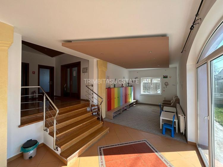 Casa individuala de inchiriat | 300 mp utili - 1000 teren - 4