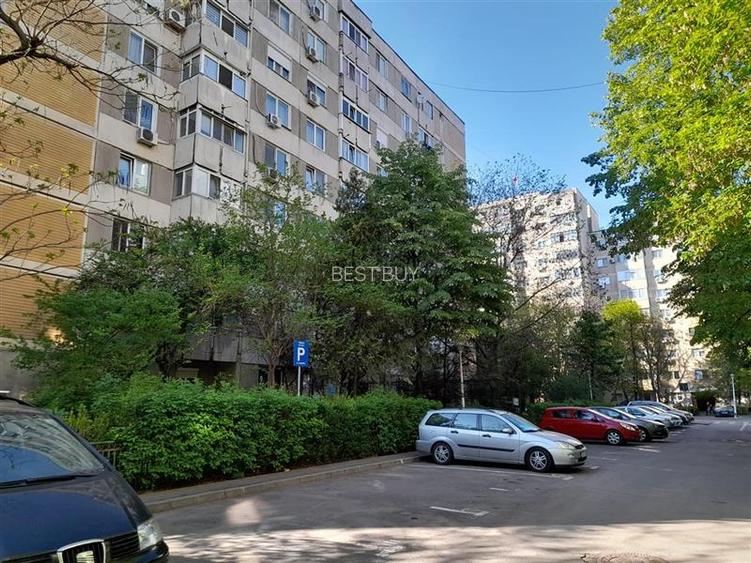 DUMBRAVA NOUA, IVAN ANGHELACHE, 52 MP ETAJ 6/8 BLOC 1985 - 2