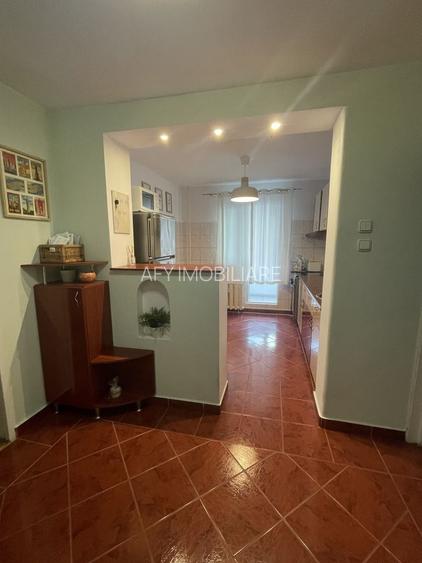 Inchiriez apartament 3 camere decomandat, Bd. Basarabia - 3