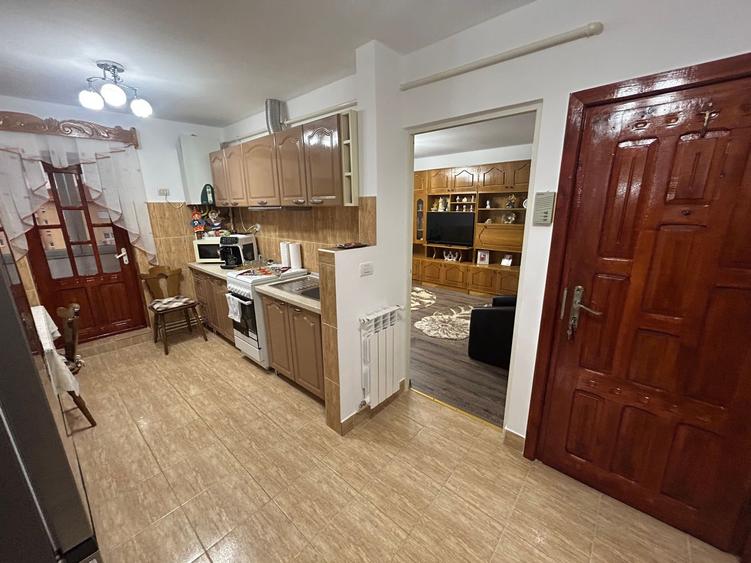 Apartament 2 camere, decomandat - Cugir