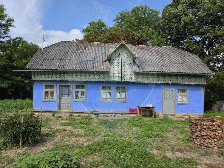 Teren intravilan mare cu casa veche In Buciumi langa Onesti
