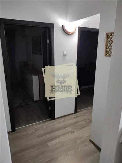 Apartament 4 camere cu balcon si pivnita zona Vasile Aaron