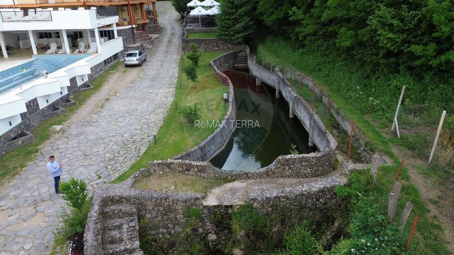 DE VANZARE Pensiune cu piscina, pastravarie, zona spa locatie de vis - 11