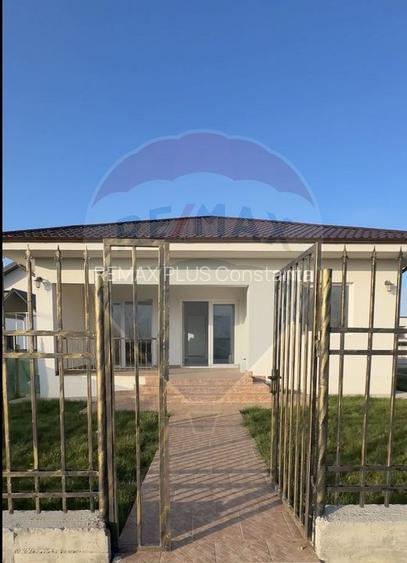 Casă cu 3 camere  toate utilitățile - 105.000E cu teren in  concesiune - 2