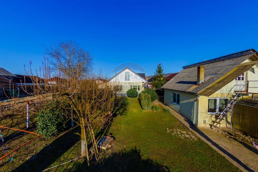 DE VANZARE Oportunitate rară proprietate cu 2 case zona Ulmeni - 32