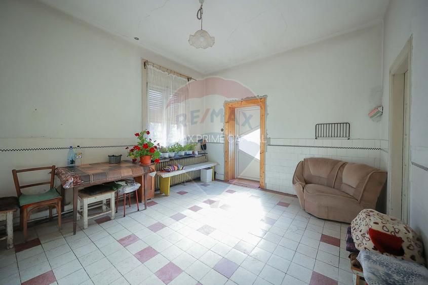 Casă Evreiască de Vânzare, Singur în Curte în zona Ultracentral - 17