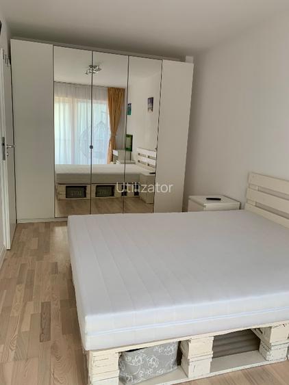 Ofer spre închiriere apartament cu 3 camere - 4