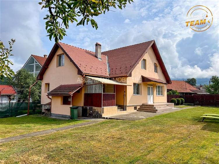 Tur 3D! Resedinta notabila,pe armonios cadru natural,distinse faciliati,Central, - 37