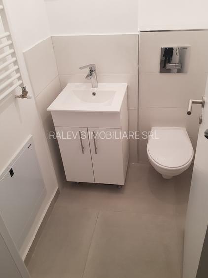 Vanzare apartament unicat, 2 camere, 2 bai, centrala proprie, sector 4 Hornbach - 12