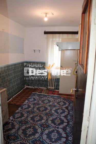 Apartament 3 camere decomandat de 61 mp 2 băi la parter cartier Favorit - Roman - 3