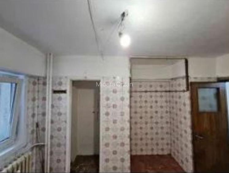 Dorobanti (stradal), reper  ASE, ap 4 camere, etaj 3/10, bloc 1980 - 6