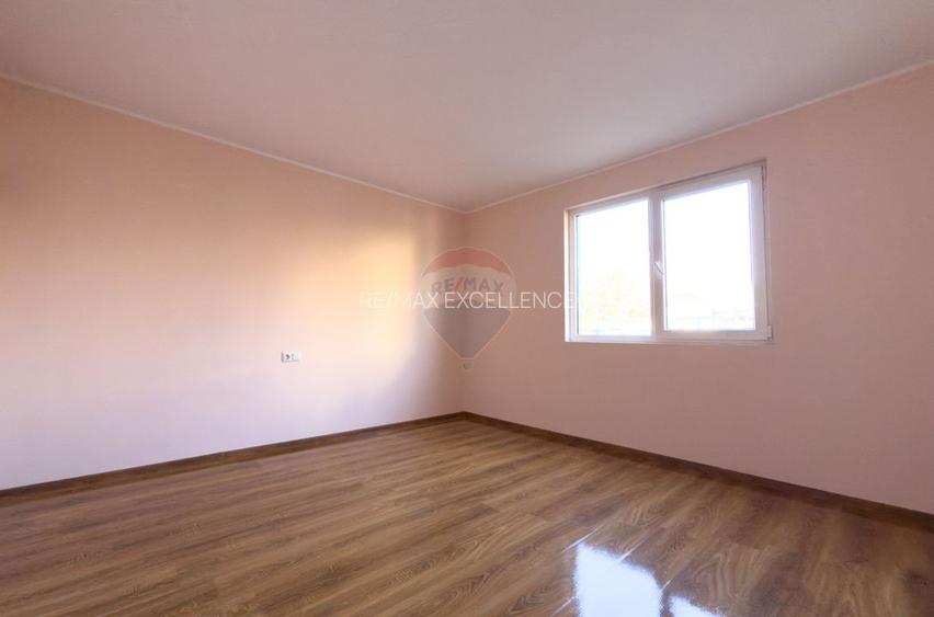 Casă / Vilă cu 8 camere de vânzare în zonă centrală - Urlati - 8