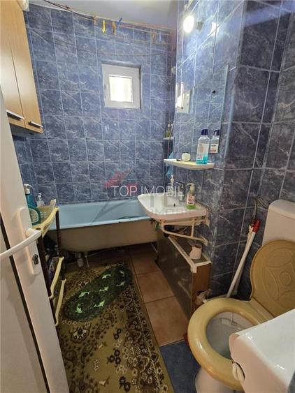 Alexandru cel Bun, 3 camere decomandat, geam la baie, liber - 10