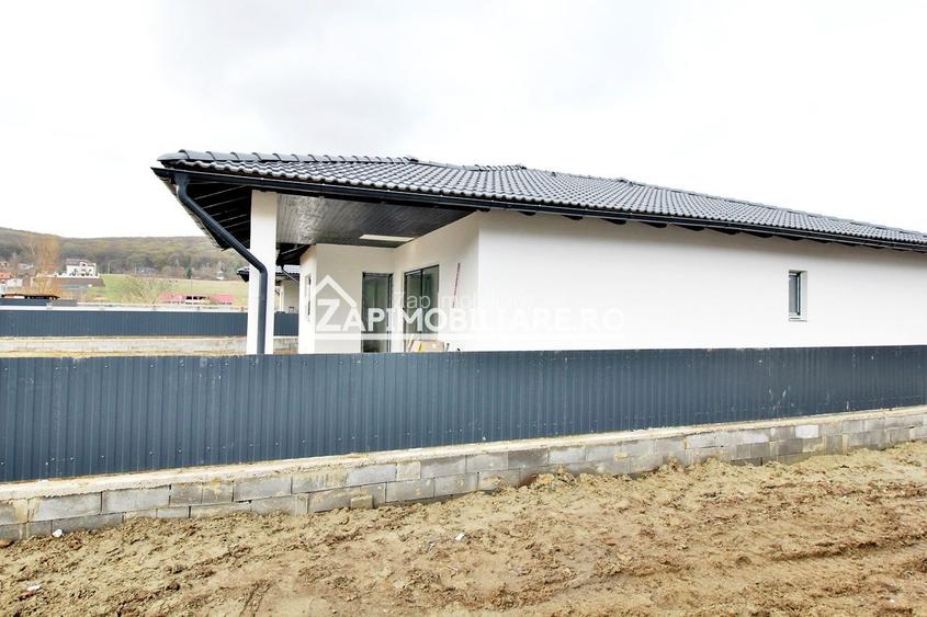 Casă la cheie pe 1 nivel 4cam. 2 bai,1 dresing 650 mp. teren - 24