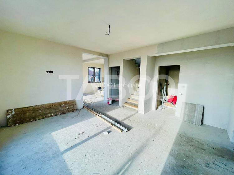 Duplex cu 2 garaje semifinisat de vanzare in cartierul Dambul Rotund - 5
