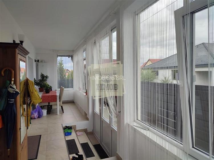 Casa individuala 5 camere terasa acoperita 3 bai si 458 mp teren in Cristian - 2