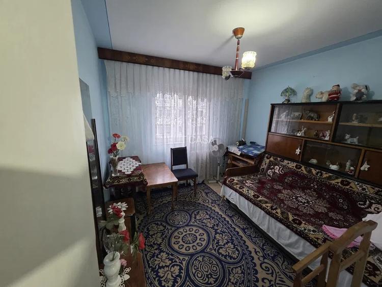 Apartament 3 camere, decomandat, zona Nicolina - 7