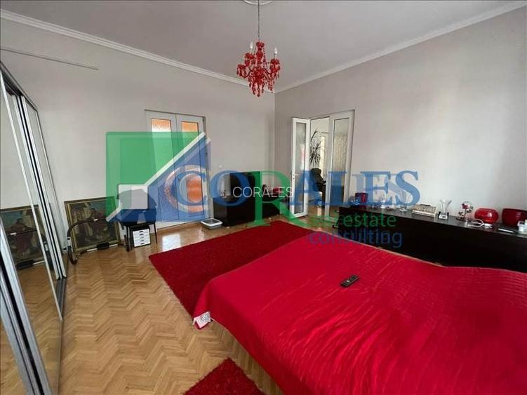 Zona Sinaia! Casa Renovata complet Exterior si Interior. - 4