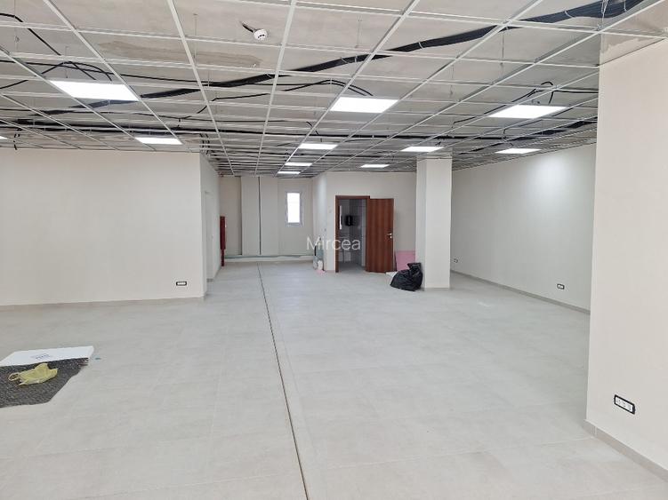 Inchiriez doua spatii comerciale , alaturate , de 173mp utili , fiecare  - 4