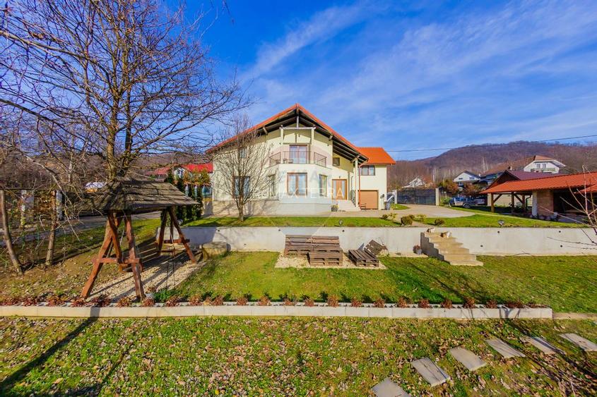 VILA DE LOCUIT/AFACERE CU TEREN GENEROS, DE VANZARE - 2