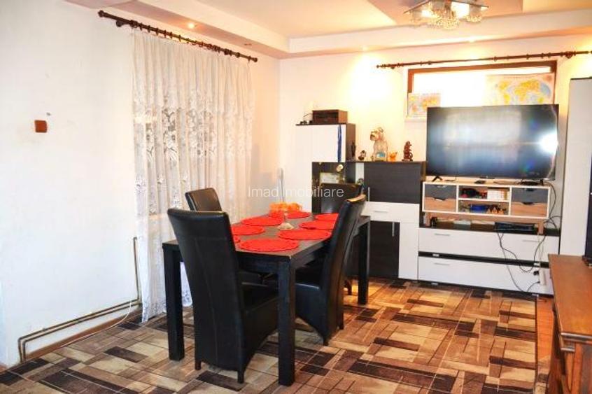 Casa spatioasa cu gradina si zona de relaxare, la doar 7 km de oras  - panouri f - 4