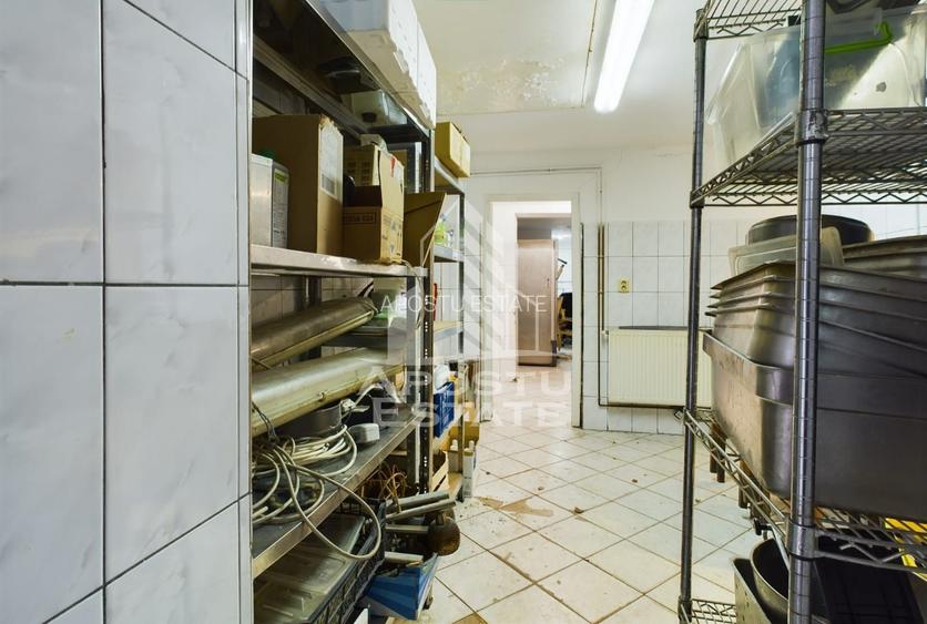 Casa individuala pretabila pentru activitati comerciale,zona Complex - 14