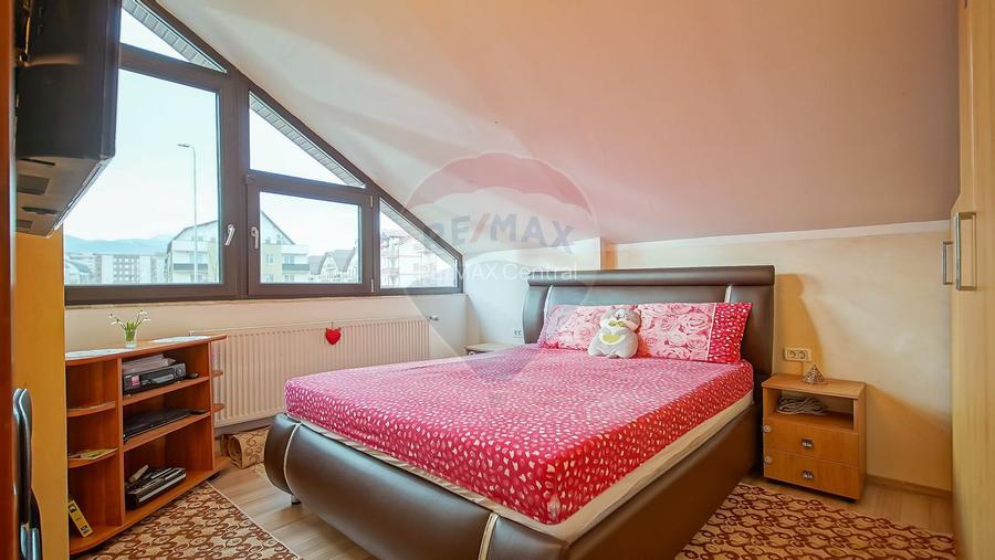 Casă / Vilă cu 4 camere de vânzare în zona Tractorul - 18