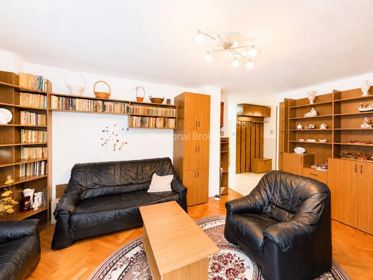 Apartament 4 Camere cu Doua GARAJE - Zona LIPOVEI - 0%COMISION - 2
