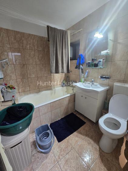 Apartament 3 camere, 2 băi cu geam, aproape de metrou Gorjului. Bloc din 1981 - 20