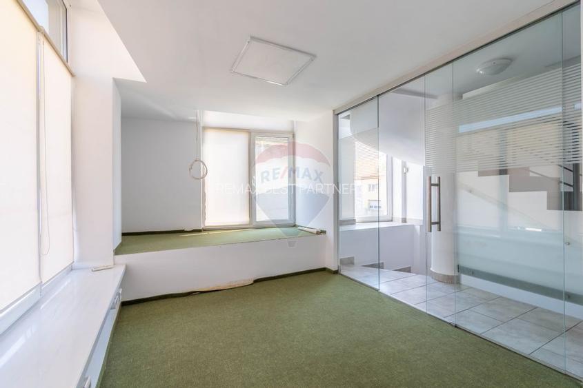 Casa cu 12 camere de inchiriat, Str. Traian - 9