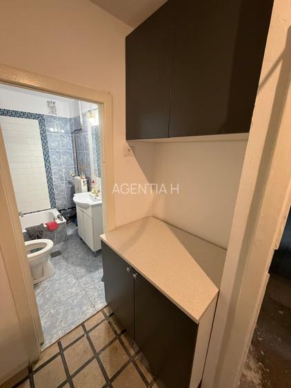 Garsoniera Bd. Dacia, bloc interbelic, risc 2, etajul 5, semimobilata - 4