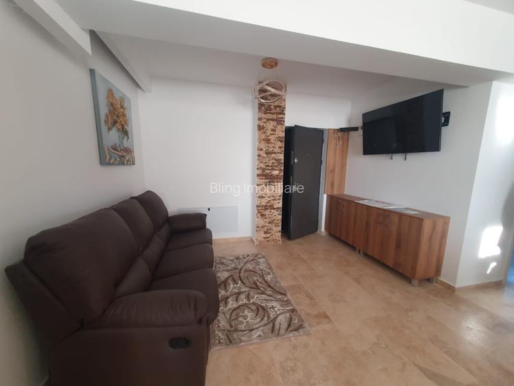 Apartament cu 3 camere, 55 mp, etaj intermediar, cu parcare, zona Petrom - 3