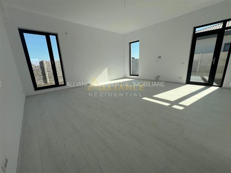 Casa individuala pe parter cu 4 camere // 2 bai // panouri 3 Kw - 8