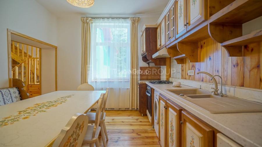 Vila in Poiana Brasov cu teren generos 1600mp, 2 corpuri, comision 0 - 7