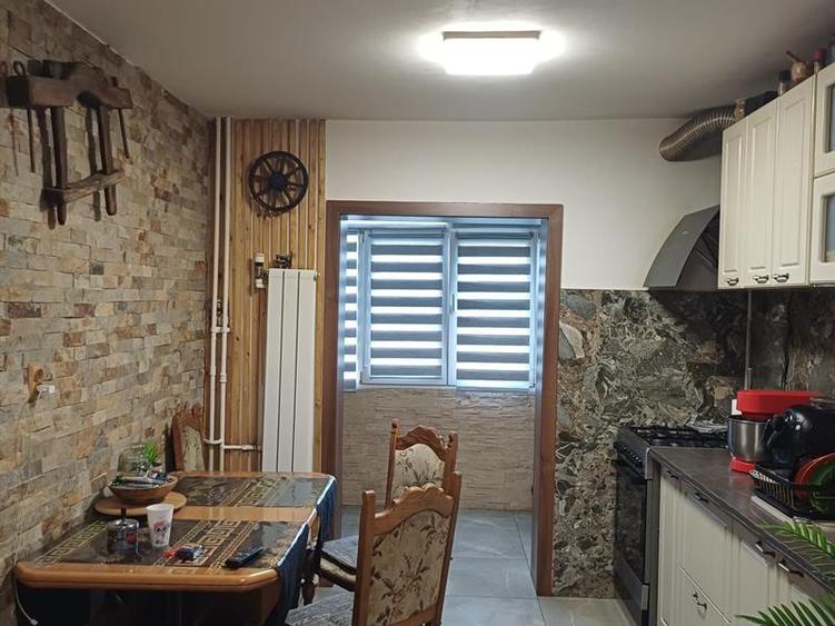 Apartament decomandat 2 camere Rovine